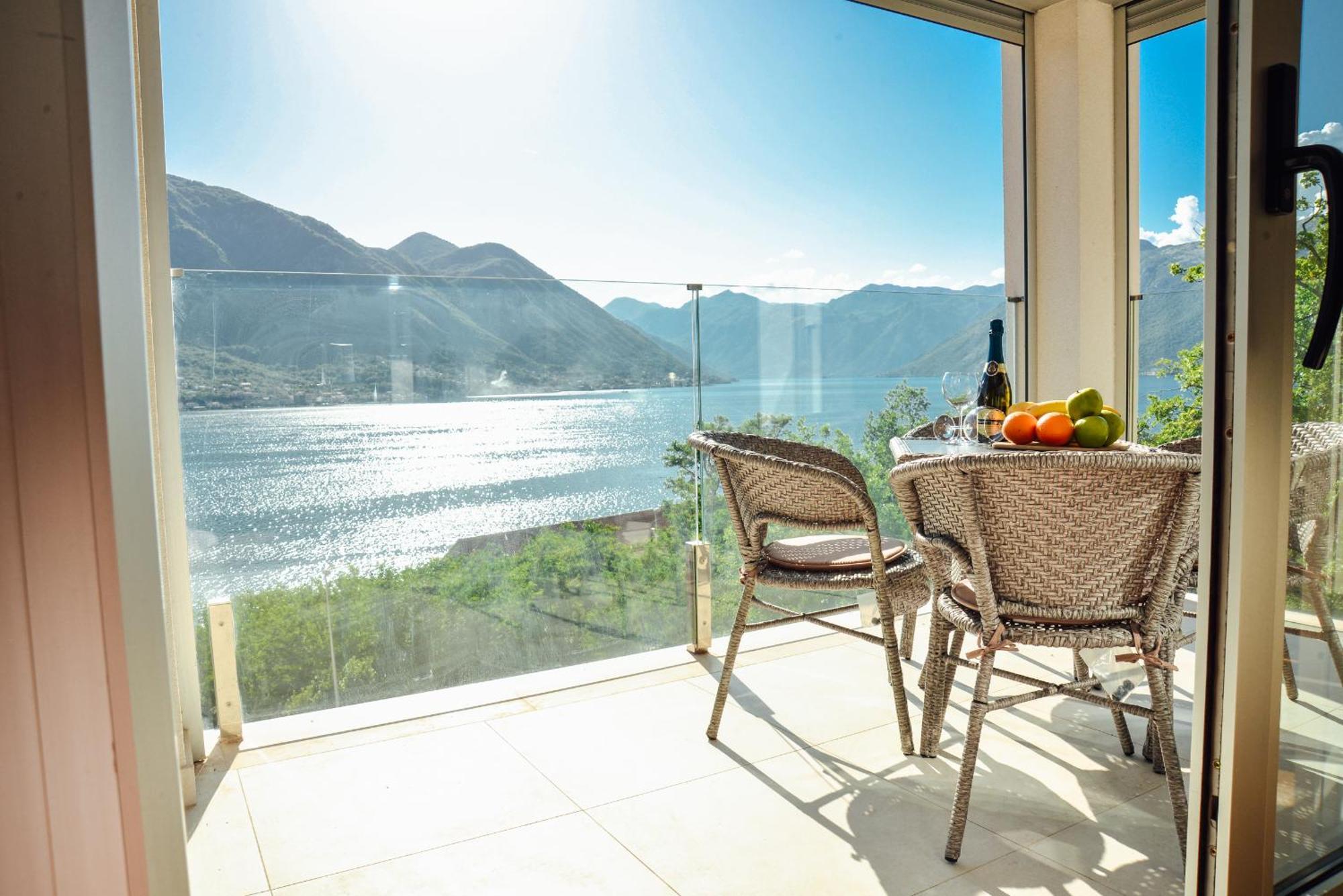 Sea View Apartment For 4 Kotor Exterior photo