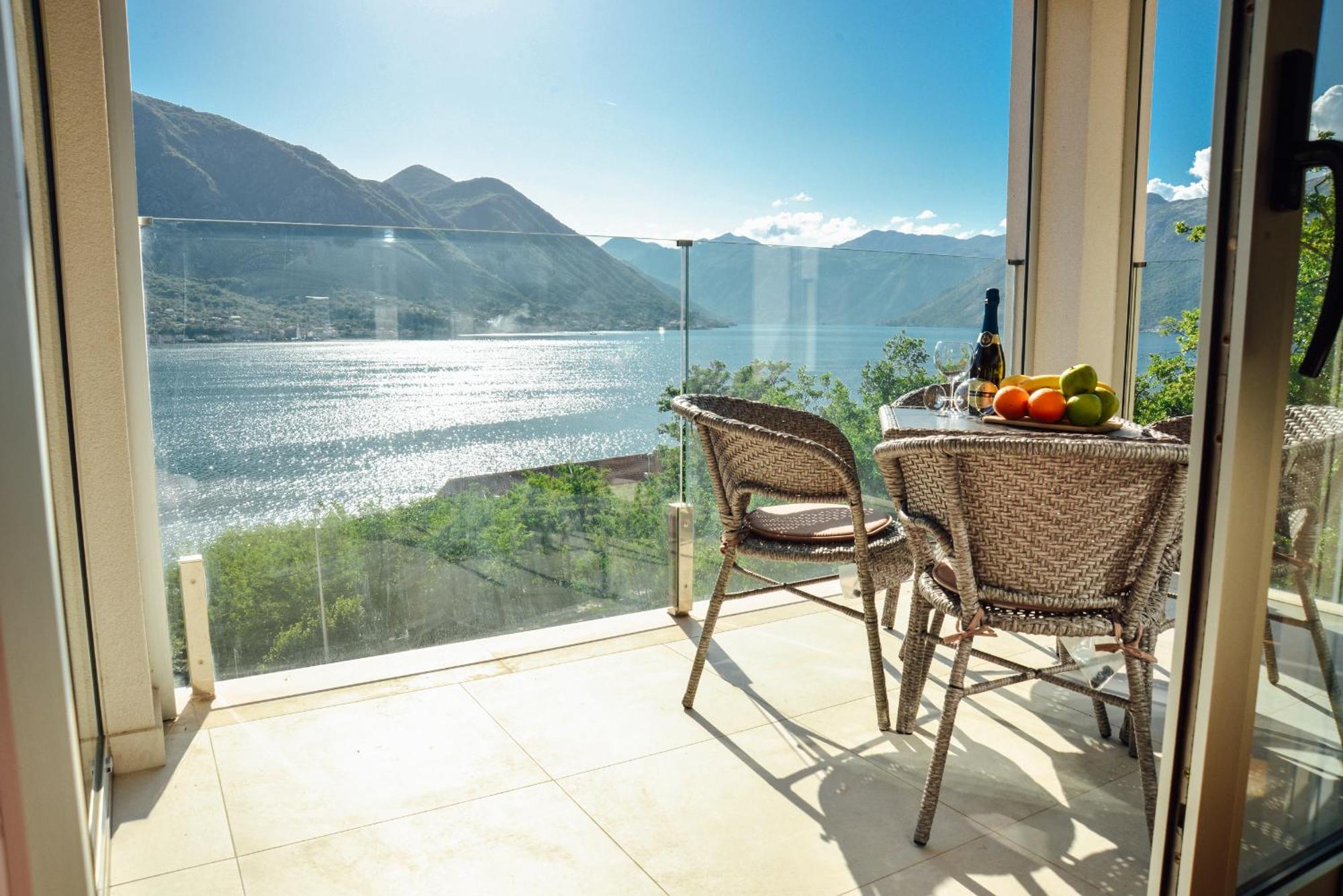 Sea View Apartment For 4 Kotor Exterior photo